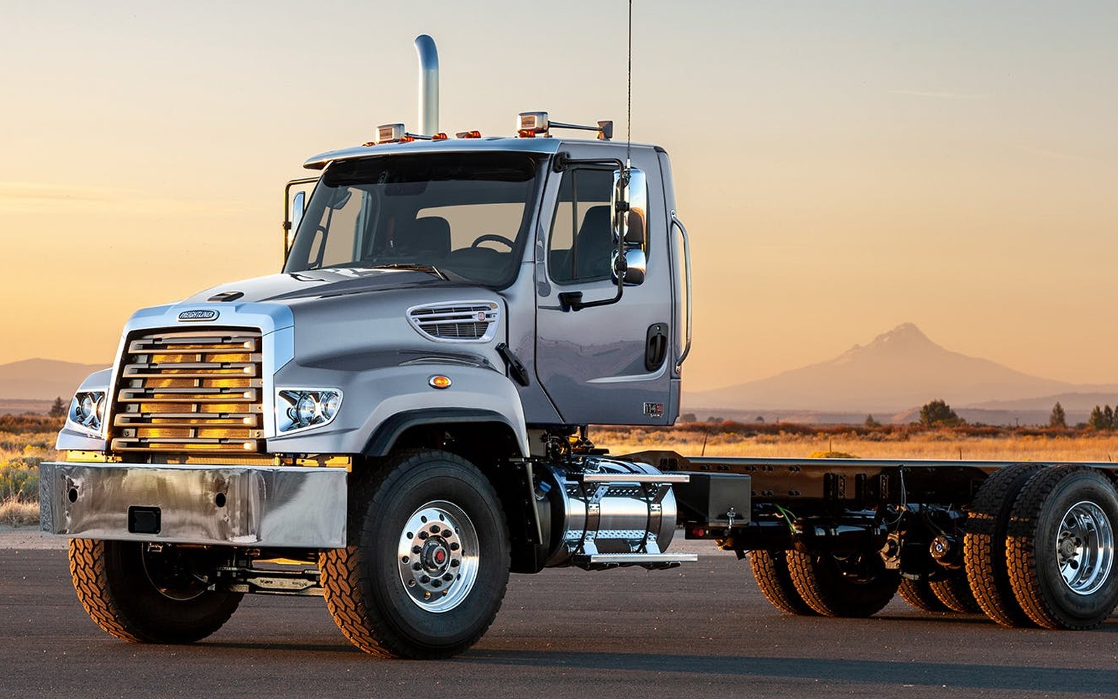 Freightliner 114SD Financing